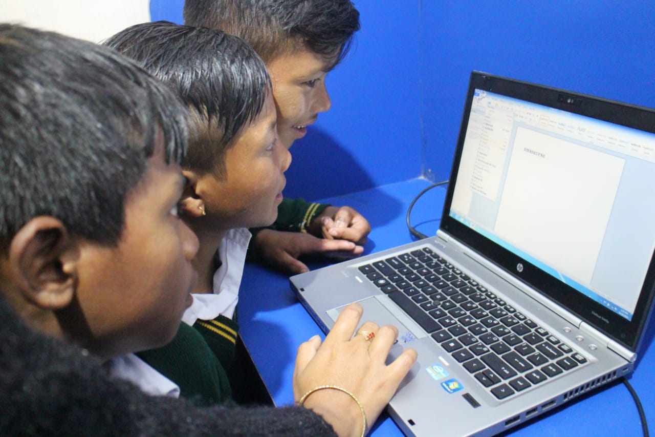 AROH Foundation in association with HDFC Bank Sets up Digital Library in Mawjrong village, Meghalaya